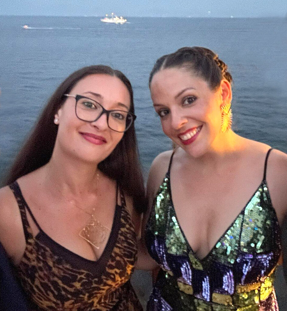 Alessia Rosini and Linds in Naples smiling for the camera with the Gulf of Naples in the background