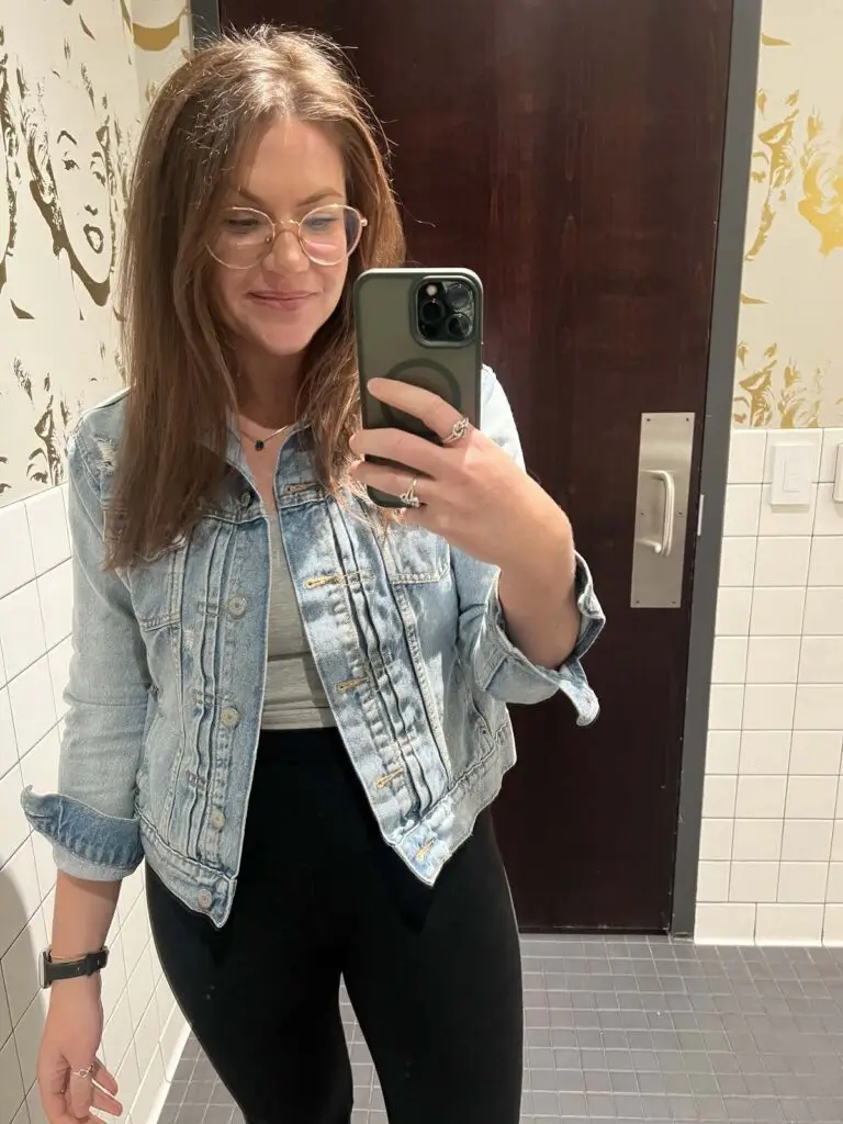 Amanda Schoenbeck wearing glasses in a bathroom selfie