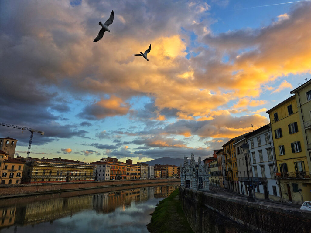 Sunrise overlooking the Arno River in Pisa